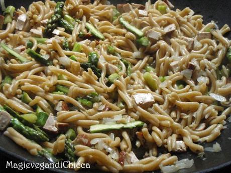 Pasta saracena con asparagi e tofu a Genova :-)