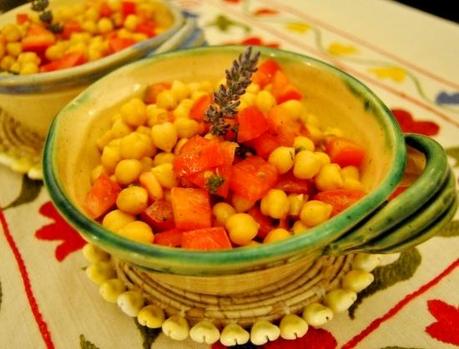 Insalata tiepida di ceci con zafferano e lavanda.