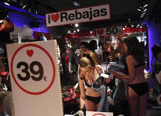 Capi gratis a chi arriva in mutande Capi gratis a chi arriva in mutande