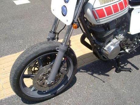 Yamaha SR 400 by Flakes Custom Cycles