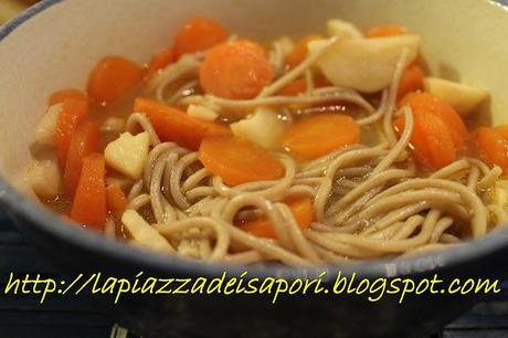 Zuppa con pasta Soba