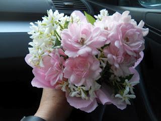 BRICOLAGE: un bouquet di rose e gelsomini BRICOLAGE: un bouquet di rose e gelsomini