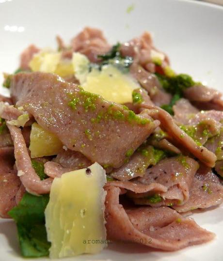 Di passa tempi, favole, farine e Tagliatelle ....con farina di Castagne e pesto leggero Di passa tempi, favole, farine e Tagliatelle ....con farina di Castagne e pesto leggero