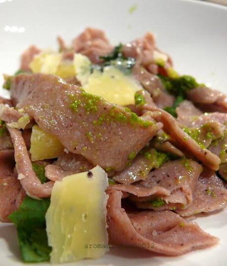 Di passa tempi, favole, farine e Tagliatelle ....con farina di Castagne e pesto leggero