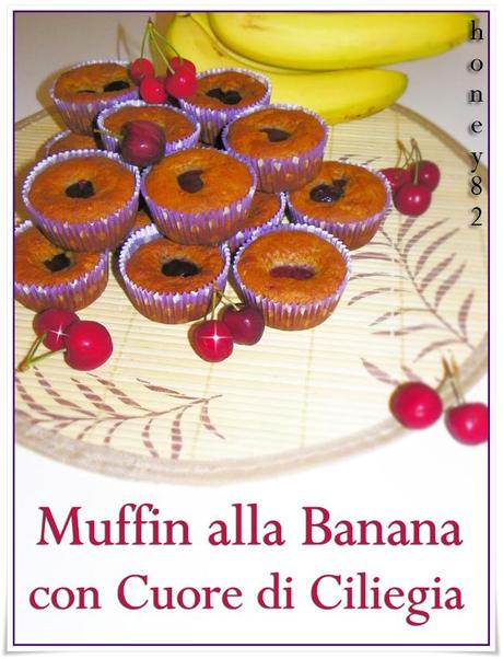 MUFFIN ALLA BANANA CON CUORE DI CILIEGIA