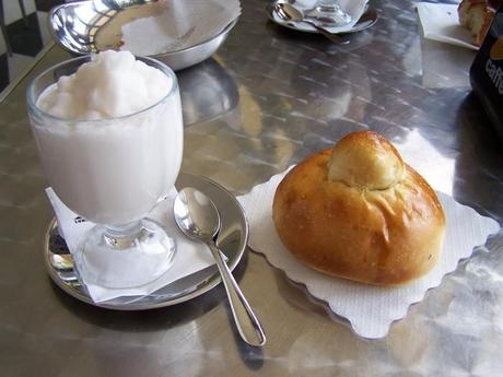 Granita alla mandorla e brioche