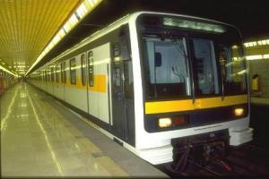 Milano: tenta di violentarla in metro