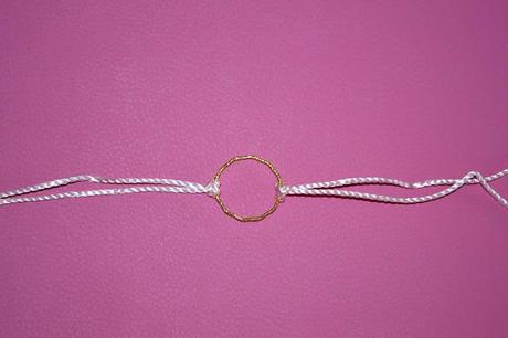 Tutorial: How to make a macramè bracelet / Fai da te: Come realizzare un braccialetto in macramè