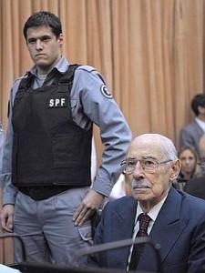 Neonati rapiti dalla dittatura argentina. La sentenza condanna i gerarchi, il tribunale riconosce la teoria del complotto