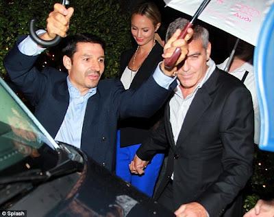 4 Luglio: Stacy Keibler e George Clooney cenano e si avvelenano???