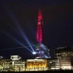 Londra: un fascio di luce nel cielo per l’inaugurazione di “The Shard”