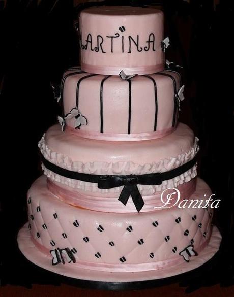 La torta a 4 piani fashion