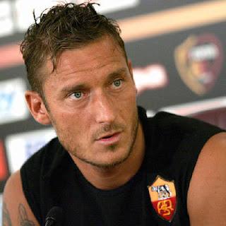 La gaffe di Totti: ''Rispetto l'omofobia''