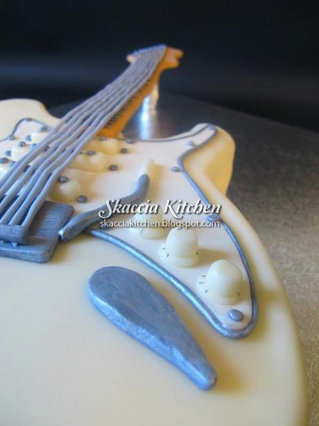 GUITAR CAKE