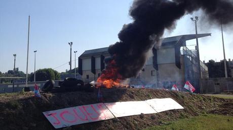 Bourgoin La Foto del giorno: Bourgoin in fiamme. Letteralmente