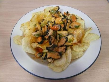 patatas_fritas_con_mejillones I miei grandi perché della vita in Spagna: