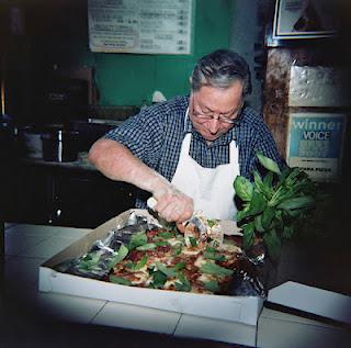 Pizza speciale a Brooklyn con le erbe aromatiche