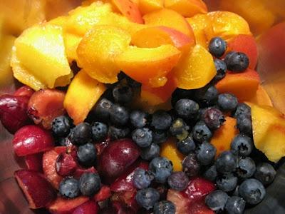 Torta Margherita allo yogurt senza zucchero e composta di frutta mista Torta Margherita allo yogurt senza zucchero e composta di frutta mista