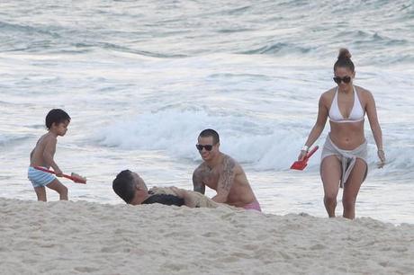 Jennifer Lopez a Rio De Janeiro in vacanza con i figli e il toy boy Jennifer Lopez a Rio De Janeiro in vacanza con i figli e il toy boy