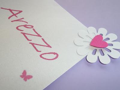 Set segnatavoli e segnaposto per matrimonio ed eventi speciali: tema fiori, farfalle e cuori