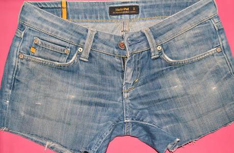 DIY: How to make studded shorts/ Fai da te: Come realizzare shorts con borchie