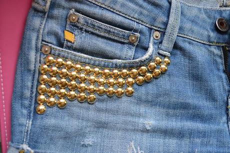 DIY: How to make studded shorts/ Fai da te: Come realizzare shorts con borchie