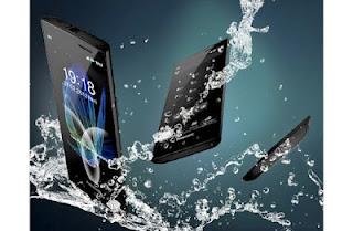 Panasonic ELUGA: Lo smartphone subacqueo che fa un buco nell'acqua!