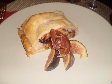 Strudel salato con speck, scamorza e fichi