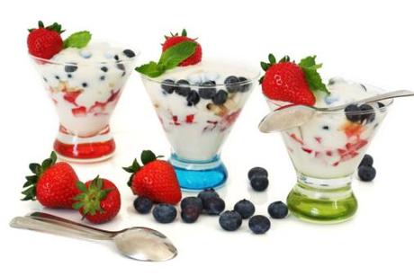 Crema fresca con yogurt e frutta