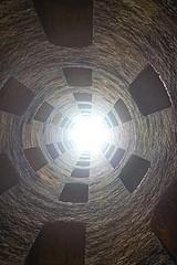 Pozzo di S.Patrizio: luce in fondo al tunnel