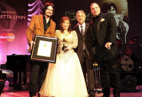 Loretta Lynn accetta i premi a lei dedicati (Foto: Rick Diamond - WireImage)