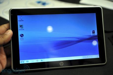 2010 10 19hpslatehands HP Slate 500 | Foto, video e caratteristiche del tablet di HP con Windows 7