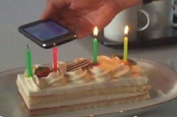 Spegnere le candeline della torta e sventolarci con Iphone Ipad e Ipod