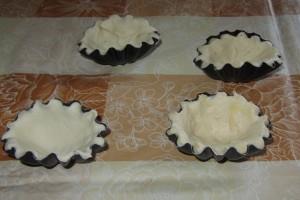 preparazione-barchette-di-pasta-sfoglia Barchette di pasta sfoglia formaggio e cannolicchi