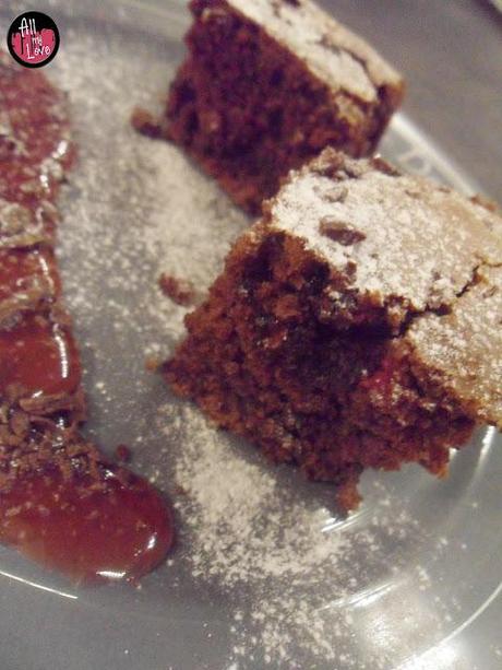 TORTA VEGAN AL CIOCCOLATO E MIRTILLI TORTA VEGAN AL CIOCCOLATO E MIRTILLI
