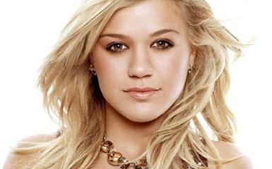 Kelly Clarkson a piccoli passi verso la country music?