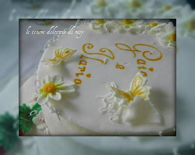 Torta per la Prima Comunione di Gaia e Ilaria.........anche se al ristorante è arrivata distrutta!! Torta per la Prima Comunione di Gaia e Ilaria.........anche se al ristorante è arrivata distrutta!!