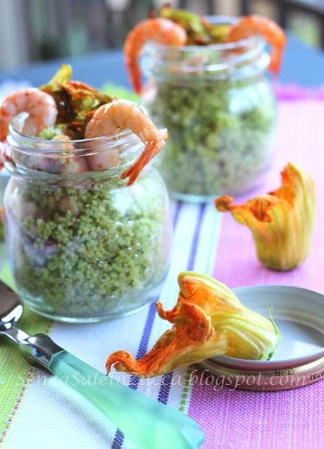 Cous cous al pesto di zucchine, fiori di zucca e mazzancolle