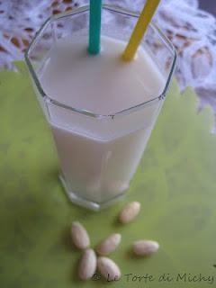 Latte di Mandorla