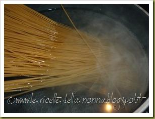 Spaghetti di riso semintegrale senza glutine con pesto di nocciole, basilico e peperoncino piccante (7)