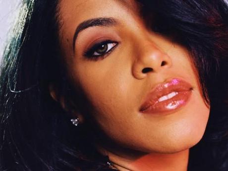 aaliyah-face_1920x1440_23587.jpg