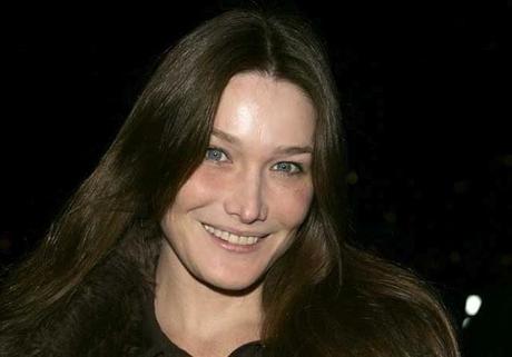 Carla Bruni prima e dopo il botox. E la vaga somiglianza con un chipmunk.