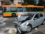 Incidente a Bergamo: auto contro un pullman 