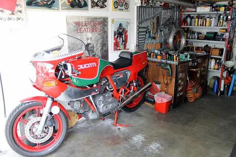 MHR 900 Special Mike Hailwood Replica