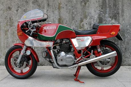 MHR 900 Special Mike Hailwood Replica