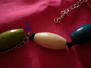 Una collana in legno: facile, veloce, colorata. Tutorial / Le collier en bois laqué. Tutorial