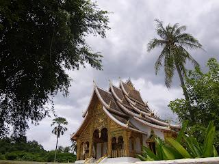 Luang Prabang; candele, tuniche e oro di draghi