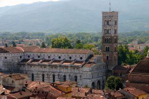 Lucca, un giorno tra chiese, monumenti e vicoli del centro storico