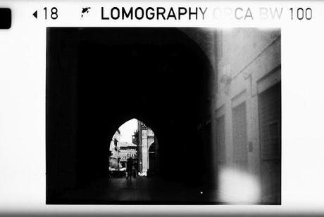 Turisti a Bologna in formato 110 con Lomography Orca! Turisti a Bologna in formato 110 con Lomography Orca!