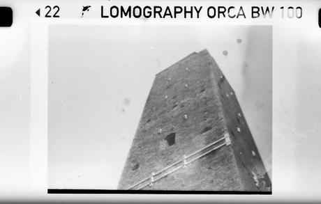 Turisti a Bologna in formato 110 con Lomography Orca! Turisti a Bologna in formato 110 con Lomography Orca!